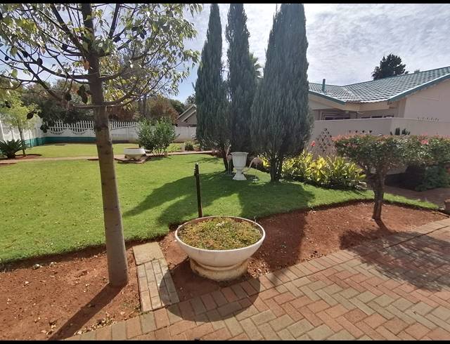 4 BEDROOM FREESTANDING SOLD IN STILFONTEIN EXT 4